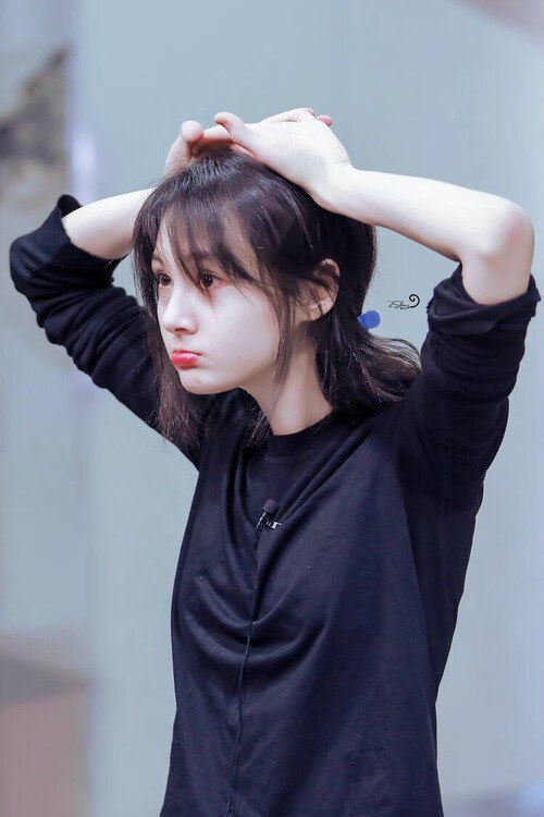 绿茵场上的双面镜，个人英雄主义与团队智慧的胜利